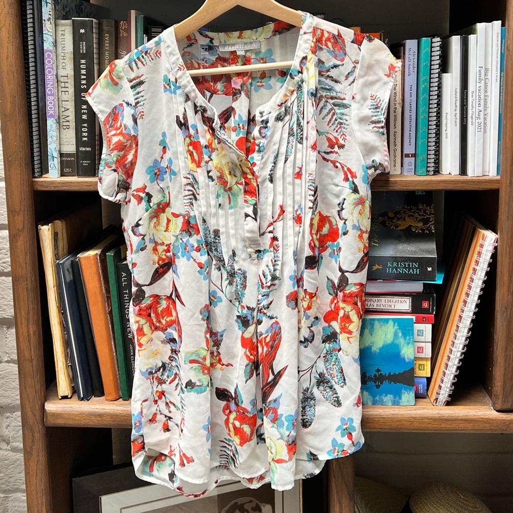 Daniel Rainn | ๐ฅ 2 for $30 ๐ฅ floral pattern sheet blouse - Picture 1 of 3